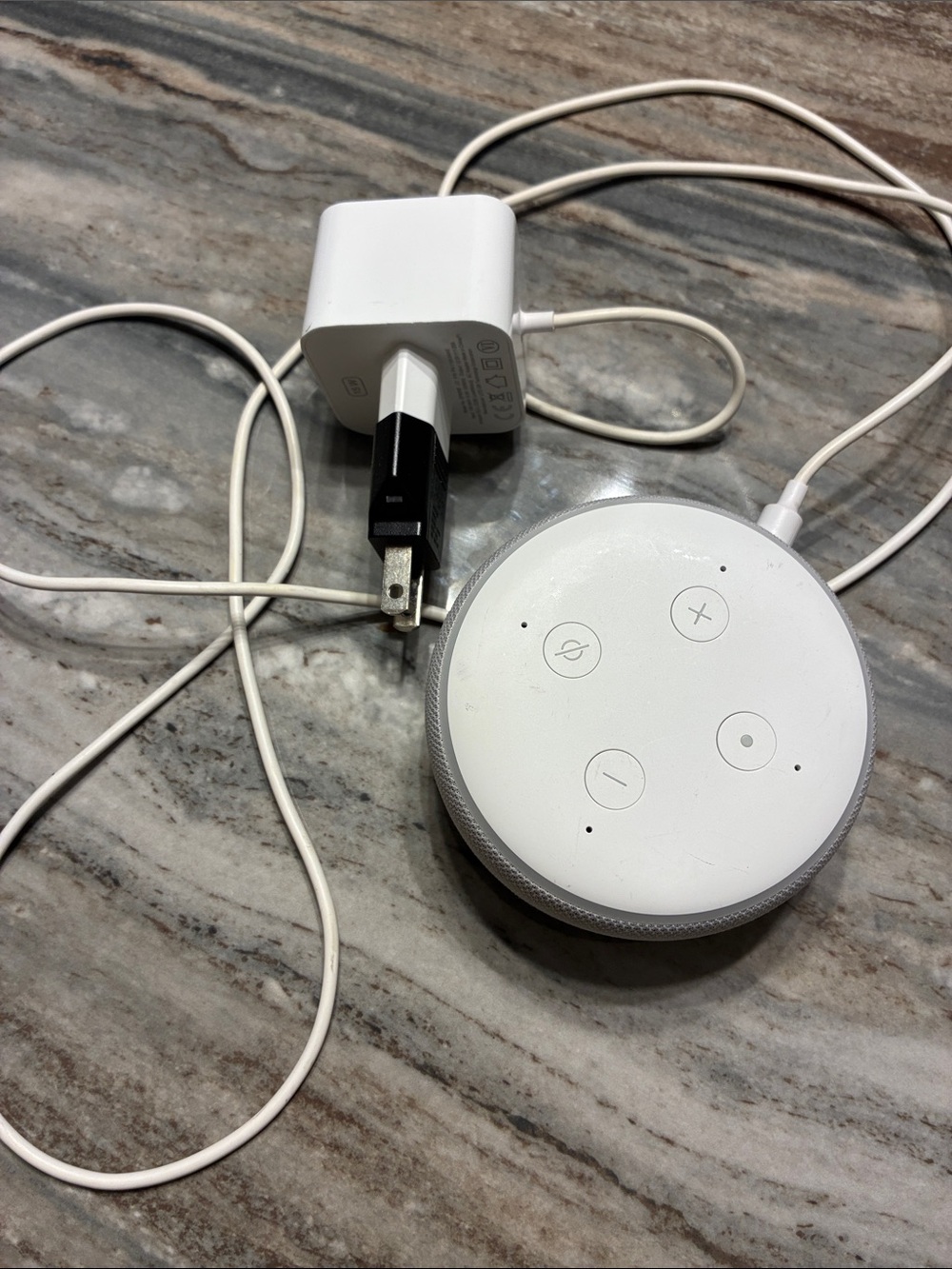 Amazon White Smart Speaker with USB Power Adapter and Cable Dot works like new